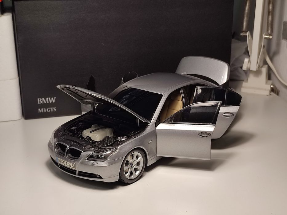 1/18 京商　 5シリーズ　セダン E60 545i ミニカー　ホワイト Модель BMW 545i E60 1/18 Kyosho: 4 500 грн. - Коллекционирование