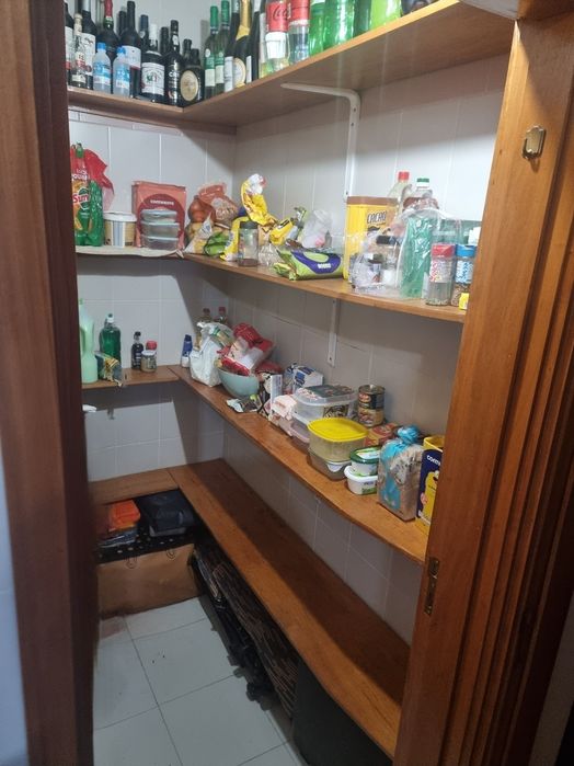 Aluga-se  quarto