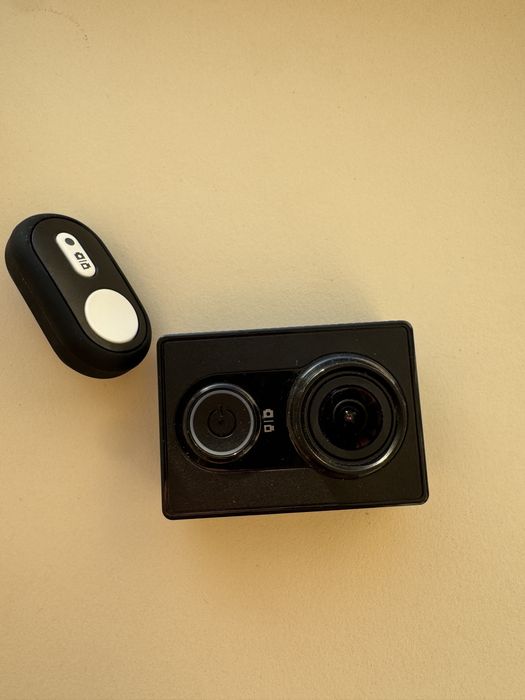 Екшен камера YI