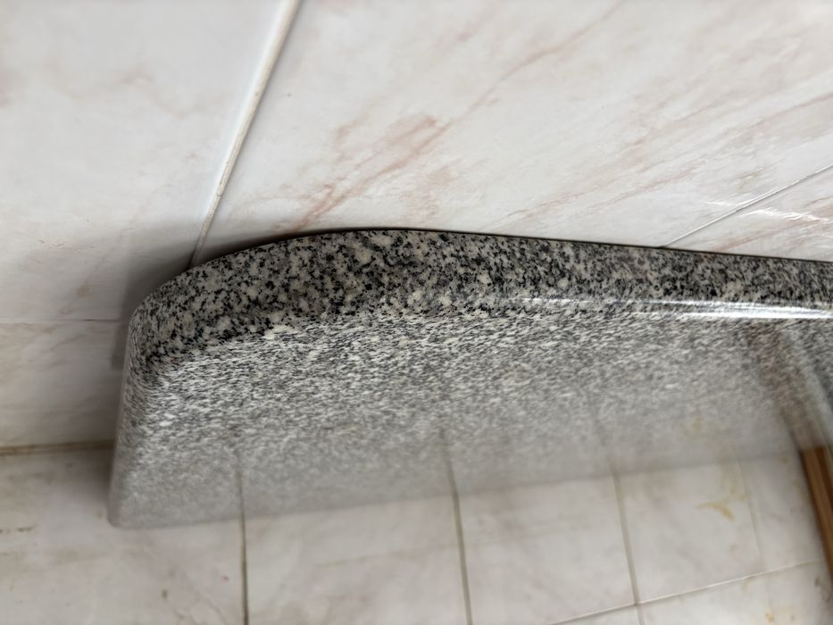 Tampo em Granito 124x75x3cm – Excelente Estado