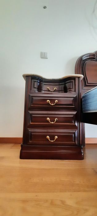 Cama de casal+ Colchão + 2 mesas de cabeceira