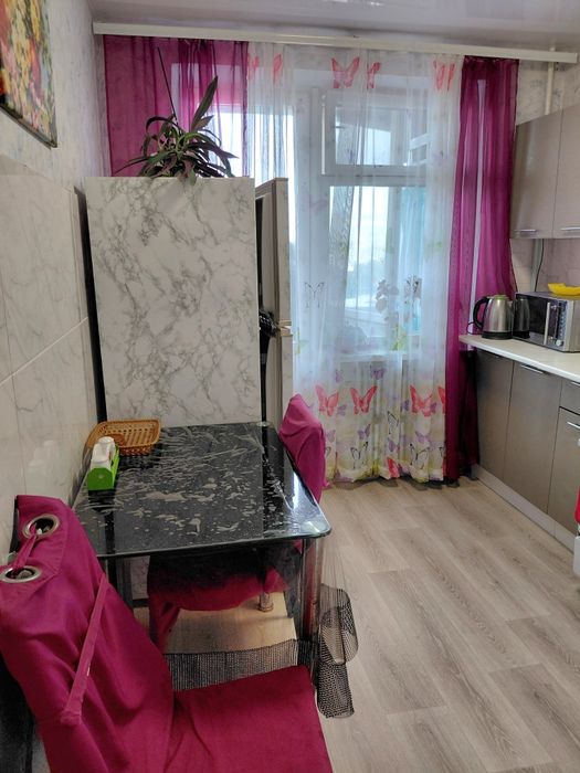 "Караван*ТРЦ посуточно 1 к.квартира два дивана