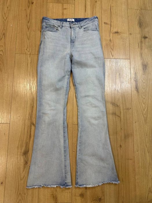 flared jeans 
SIZE 40
price 1200 UAH 
замеры:
полупояс 40,5
длина 105