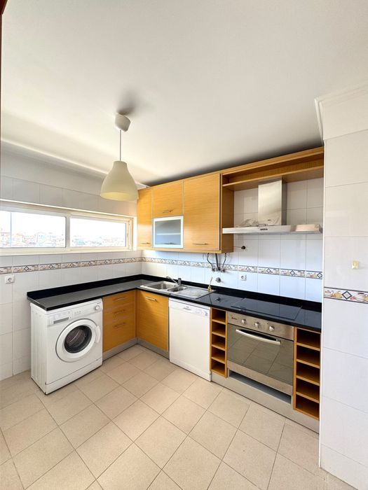 Apartamento T3 para Arrendamento no Estoril | 160 m² | Garagem | A 15 Minutos da Praia