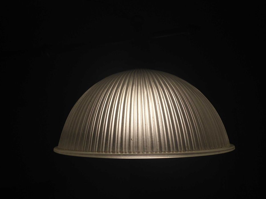 Candeeiro de metal extensível com dois pontos de luz