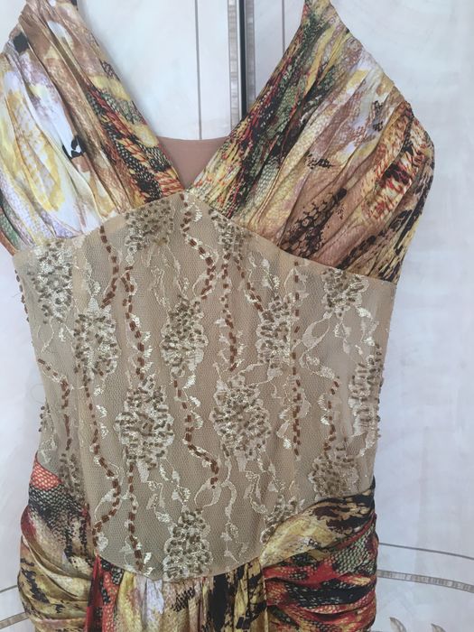 Красиве плаття атласне