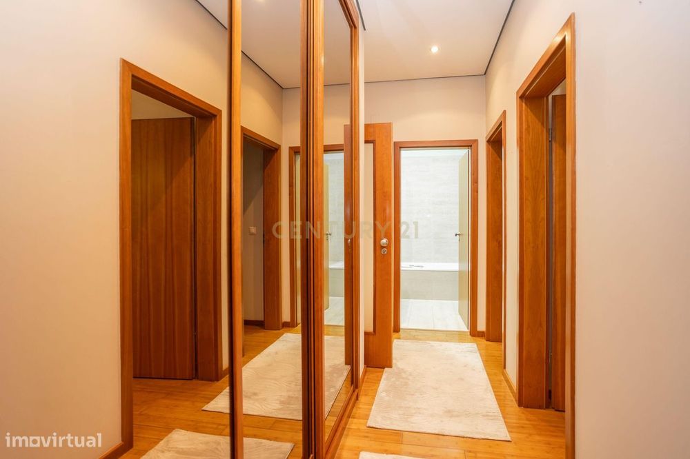 Um Apartamento com Alma de Moradia ; T3+1 + Terraço de 143 m²
