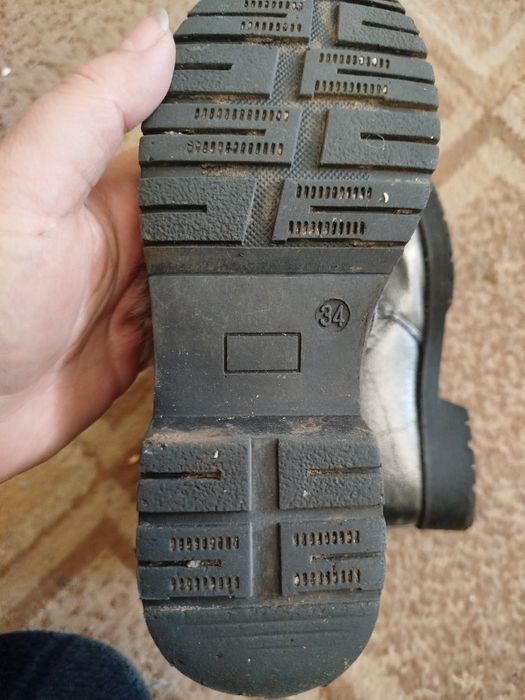 Взуття(ботинки)  на дівчинку