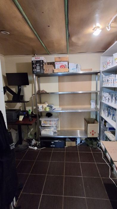 кухня мініцех дарккічен з обладнанням гарматна власник