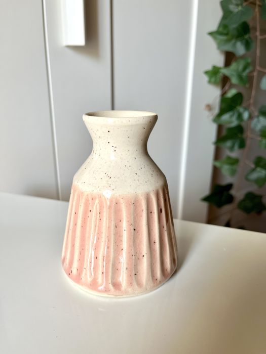 Small ceramic jug425333523334440960