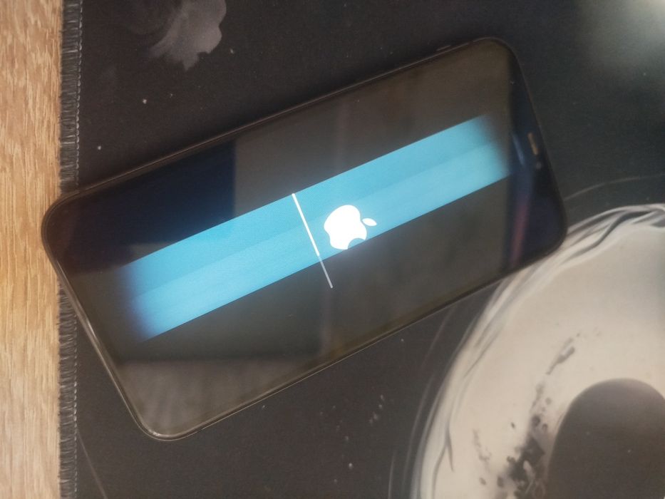iPhone 11 128gb, завис на прошивке