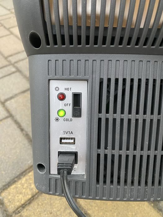Автохолодильник,подлокотник Halfords 8 Litre 12V In-Car Electric Coolbox