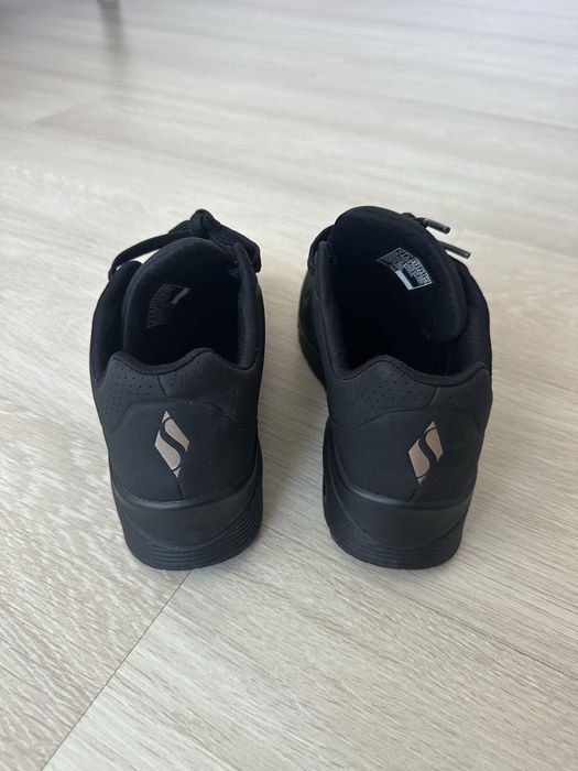 Кросівки Skechers розмір 37