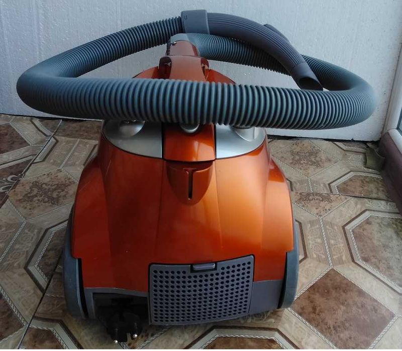 Пылесос циклон 'DELFA' DJC-605