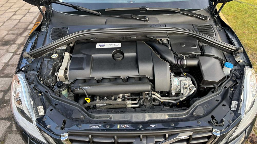 Volvo xc60 3.0.  300 km
