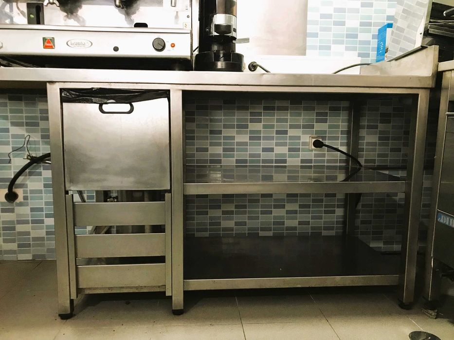 Balcão em inox com tulha