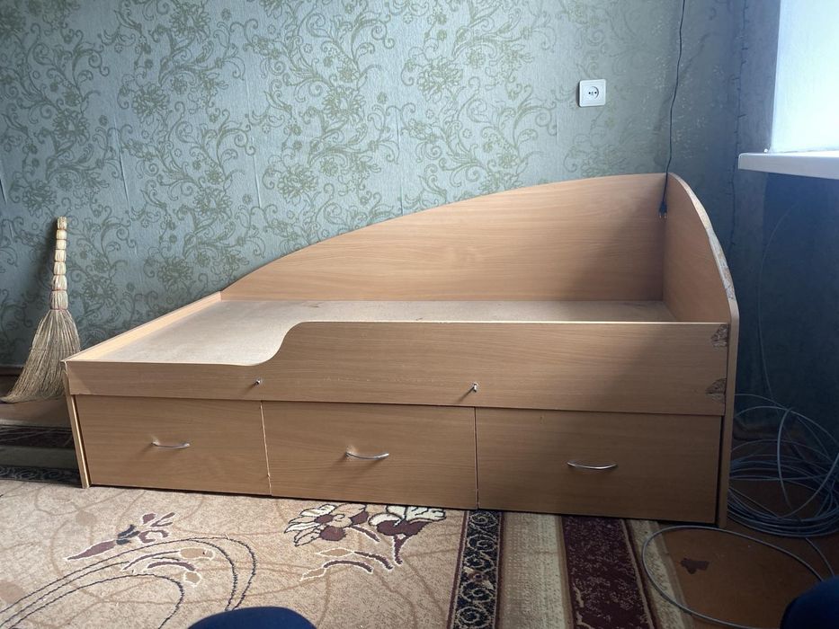 Спальная кровать