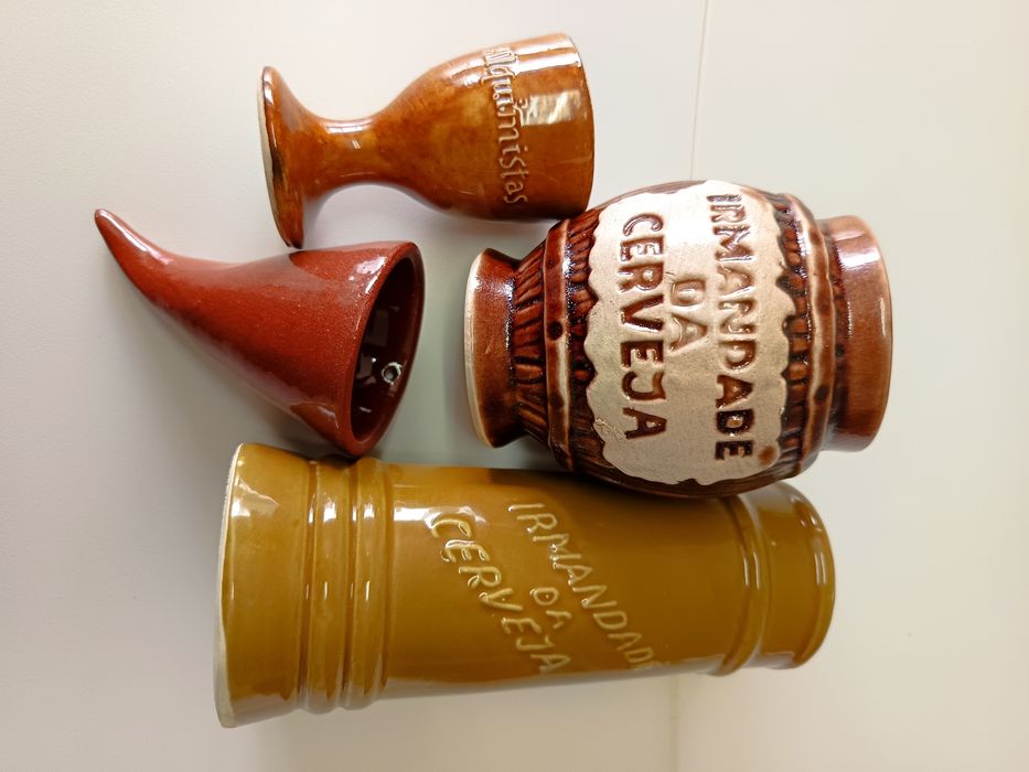 Copos barro medievais