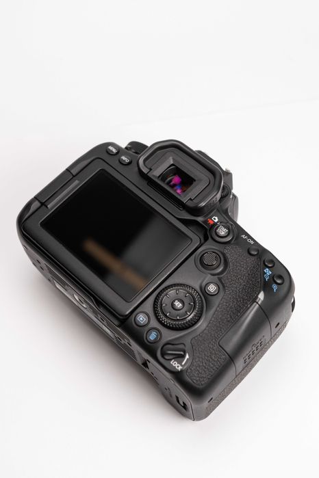 Canon 90D + Sigma 17-70mm f/2.8-4 EF *USADO*