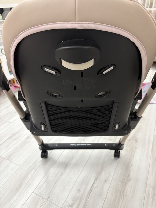 Стілець для годування