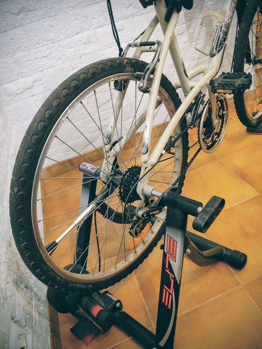 Vendo bicicleta de modelo híbrido