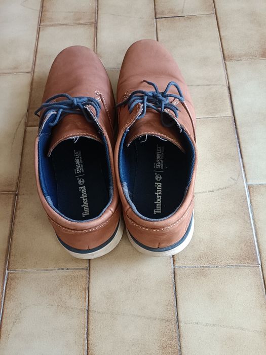 os sapatos estão em ótimas condições. são quase novos.