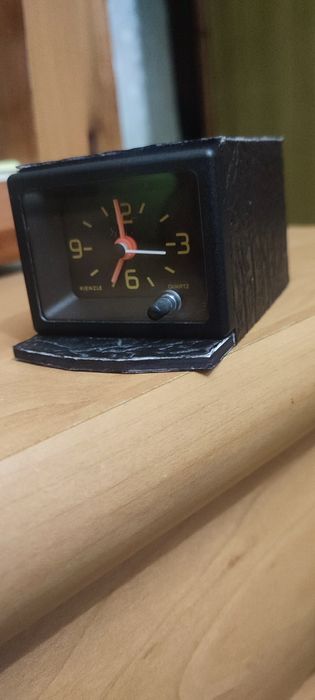 Салонные часы Рено 19. Kienzle