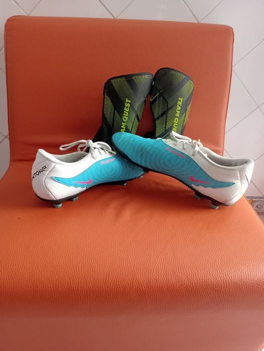 Chuteiras e caneleiras