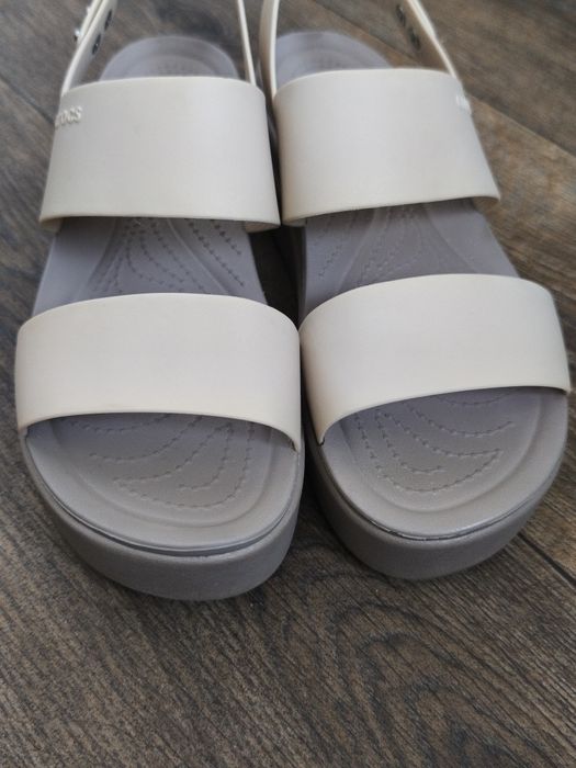 Crocs Brooklyn W9 босоніжки