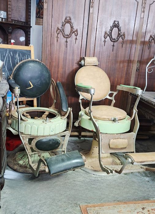 Cadeiras de barbeiro antigas