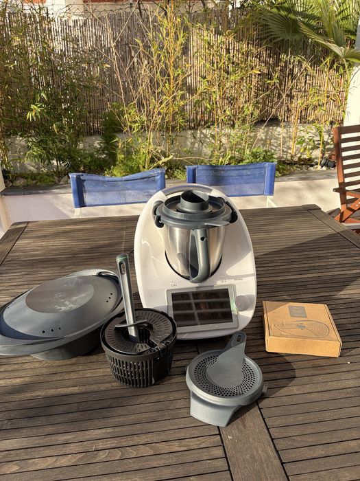 Bimby TM6 com vários acesssorios