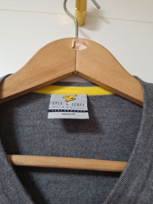 Klasyczny ,cieply z welna sweter Lyle & Scott made in Italy