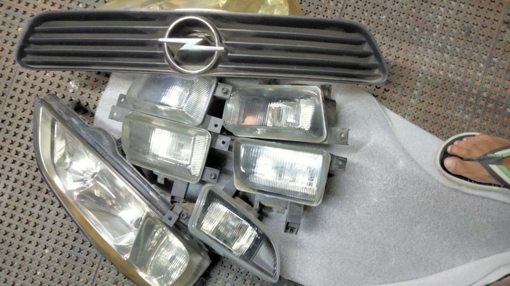 Vendo Faróis mais grelha do OPEL ASTRA