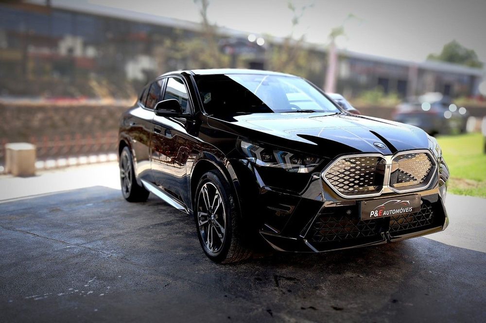 BMW iX2 eDrive20 Pack Desportivo M