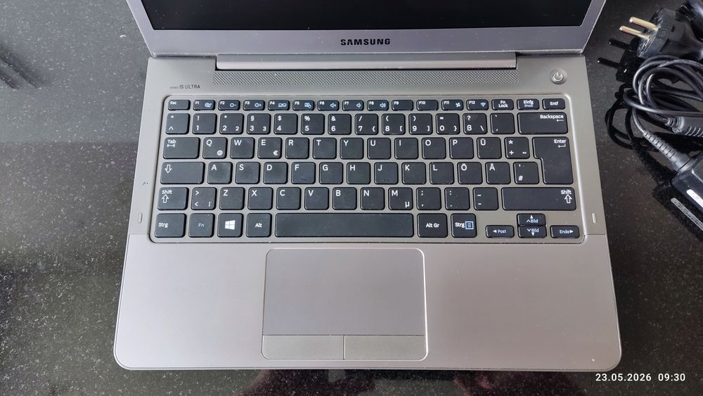 Laptop Samsung z dyskiem SSD 240 GB