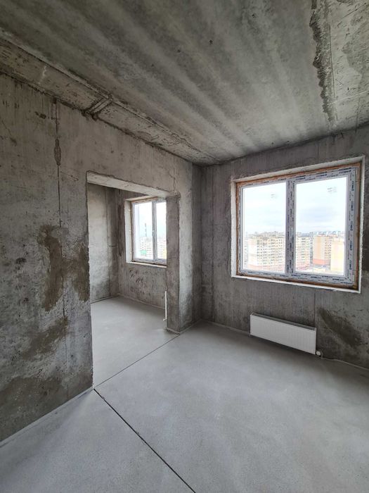 В продаже 2-комнатная квартира с возможностью перепланирования.