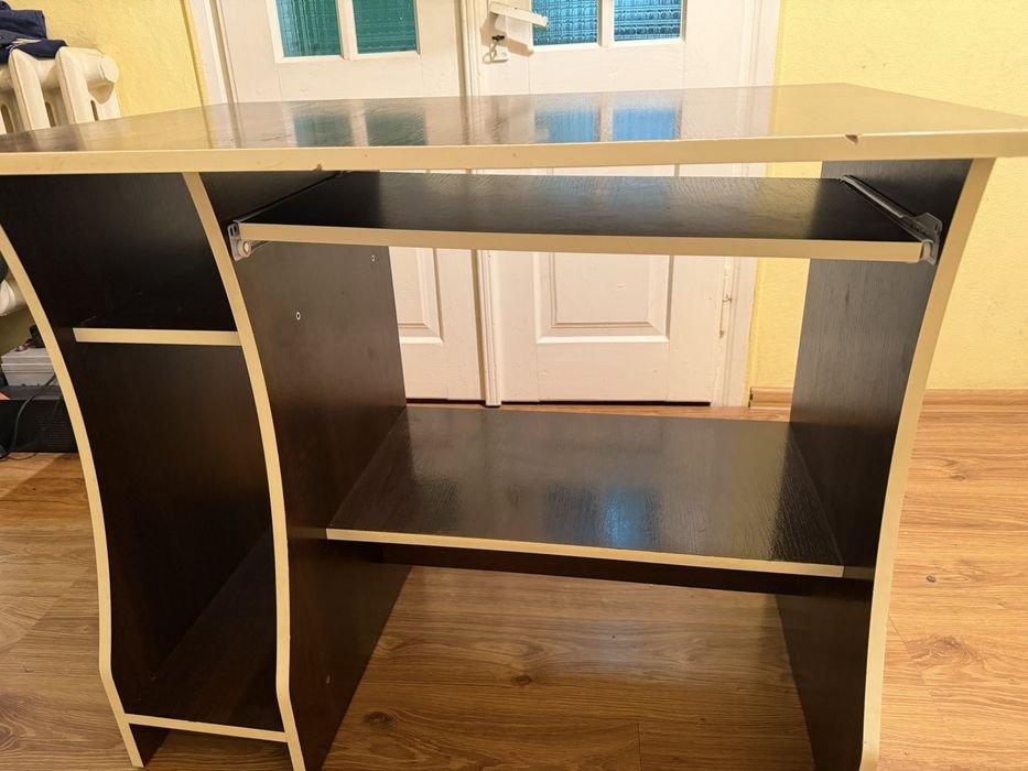 продам комп'ютерний стіл