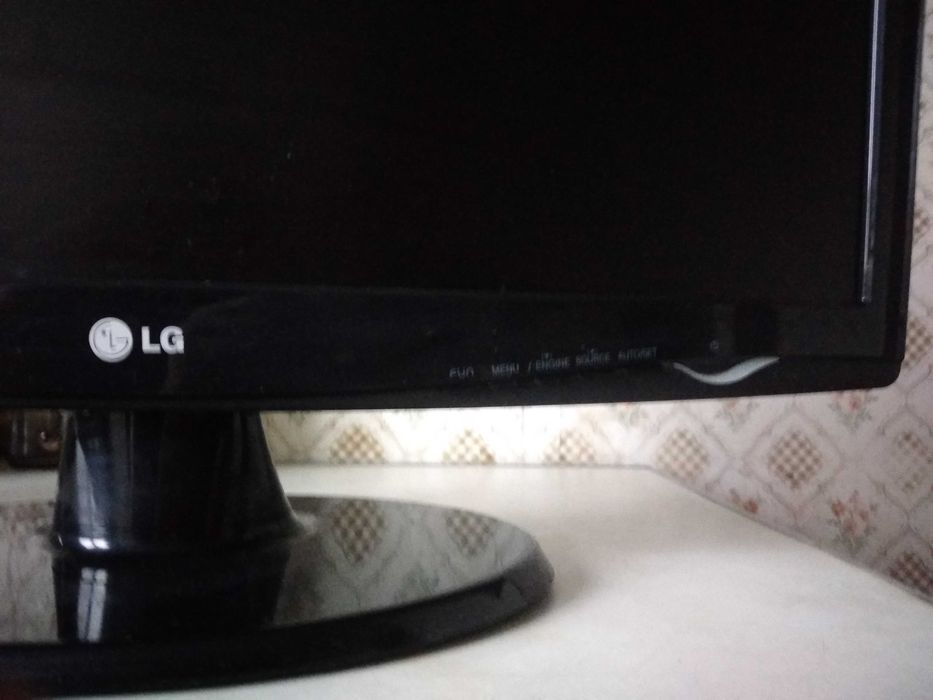 Монітор LG Flatron w2243t