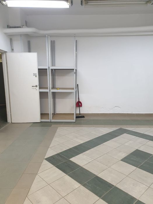Lokal 36m2 sutereny - parking