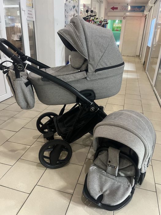 Коляски 2 в 1 у відмінному стані!
