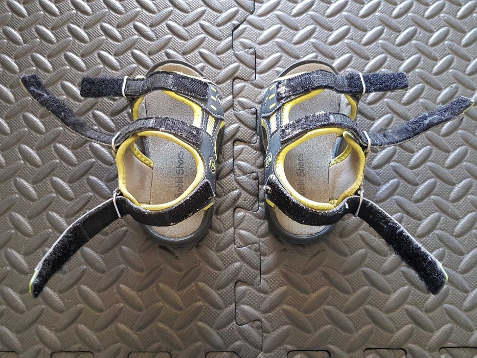 Sandálias abertas de velcro, tamanho 22