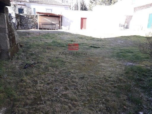 Casa e terreno com possibilidade de construção