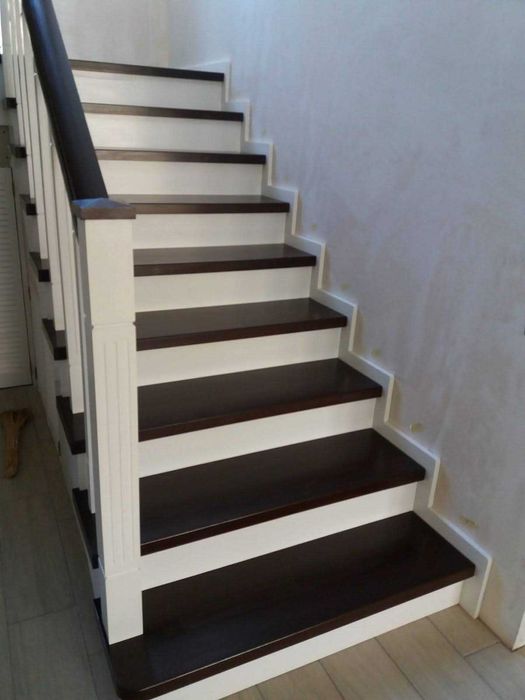 Ступені з ясеня від виробника