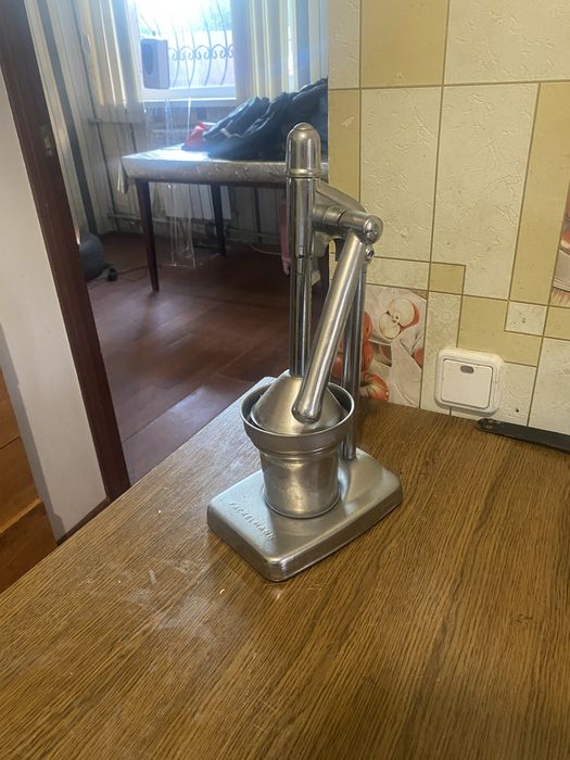 СРОЧНО ПРОДАМ соковижималку