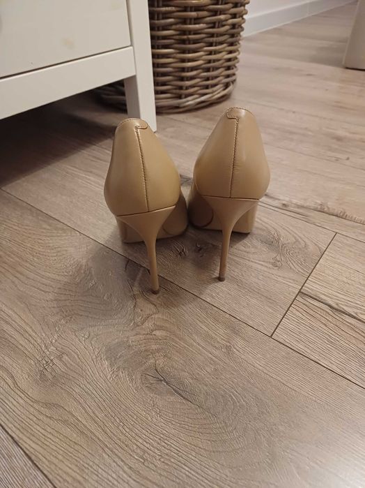 Kazar szpilki czółenka r.41 beżowe kremowe skóra skórzane
