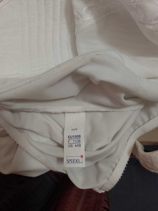 (44/XXL)(100B) Ekskluzywne, białe, haftowane Body modelujące z Londynu