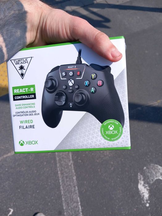 Xbox one 500 G 2 pad + 2 słuchawki . klawiatura i mysz games