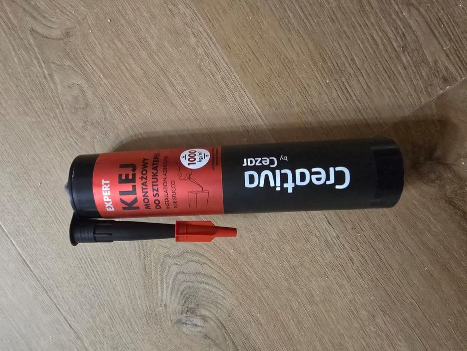 Klej montażowy uniwersalny szybkoschnacy do laczen sztukaterii i liste