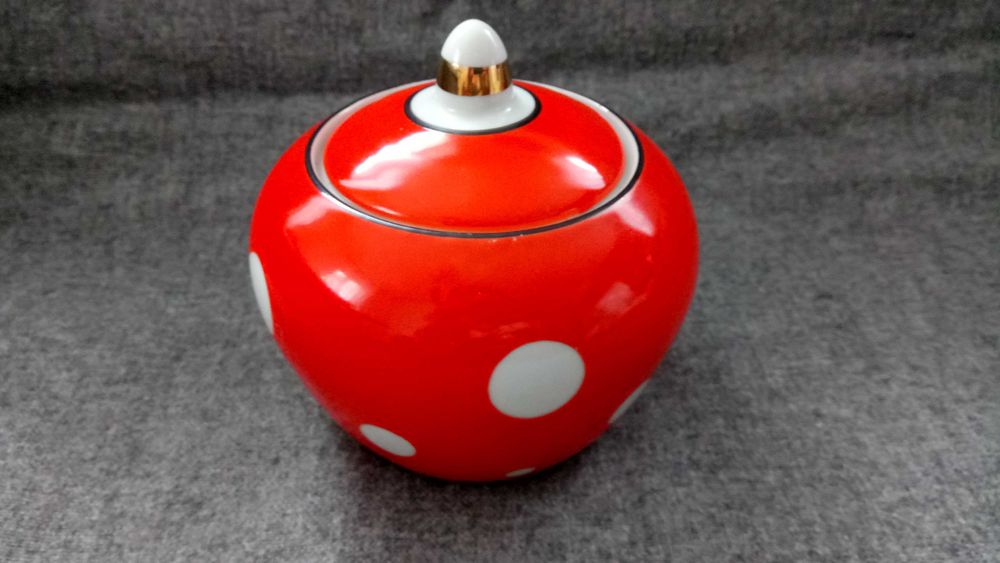 Фарфоровая посуда "Горох"(чайнички, сахарницы, чашки).