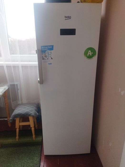 Продається морозильна камера Beko